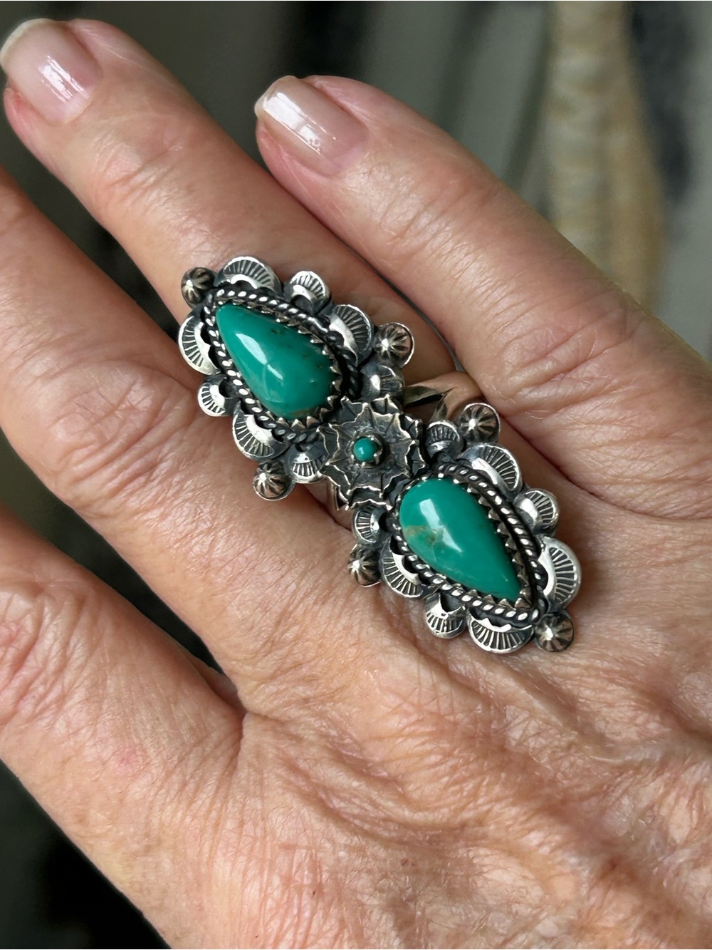 Stunning Green Turquoise & Sterling Silver Ring size 7 Southwestern Tribal